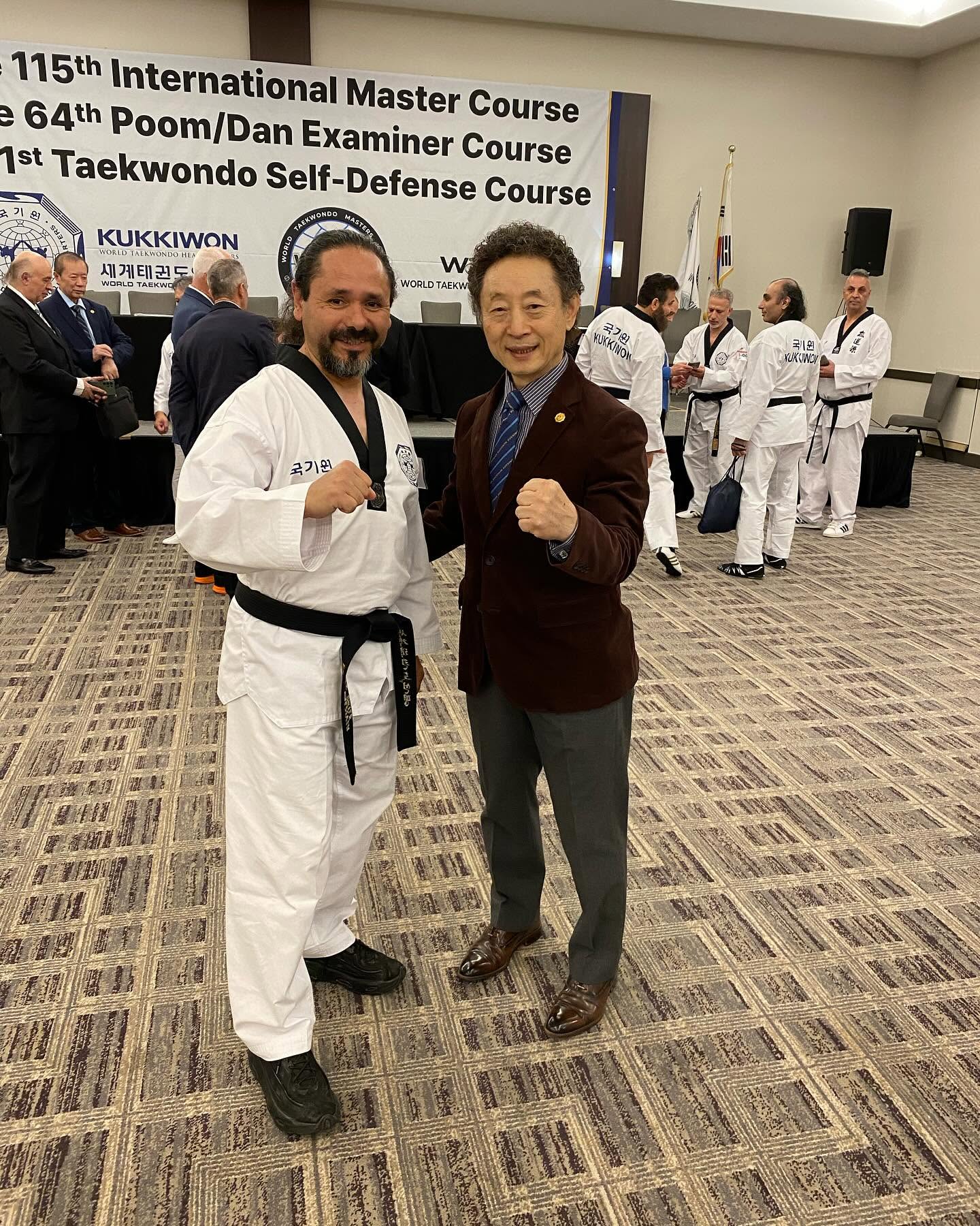 Profesor Eric Valdivia en una actividad internacional de Kukkiwon